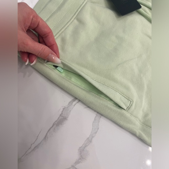 ALPHALETE | Essential Shorts L - Picture 6 of 8